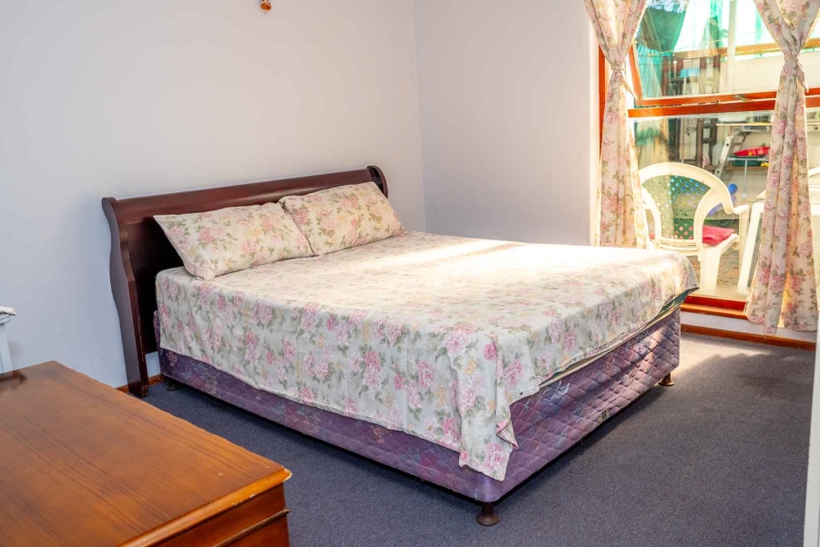 7 Bedroom Property for Sale in Wavecrest Western Cape